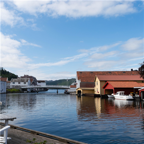 Fjorden og broa i Flekkefjord sentrum